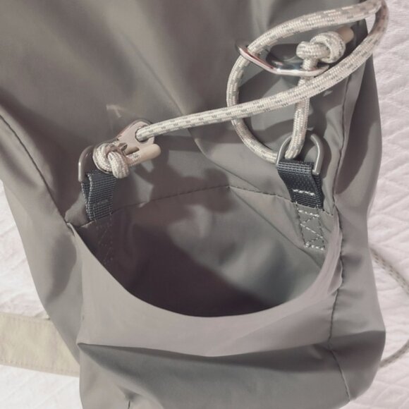 Limited Ed. Lululemon Roll-Top 3L Crossbody Unisex Bag - Picture 6 of 16